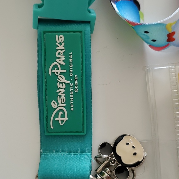 Disney Tsum Tsum Lanyard with Pins - Picture 3 of 6